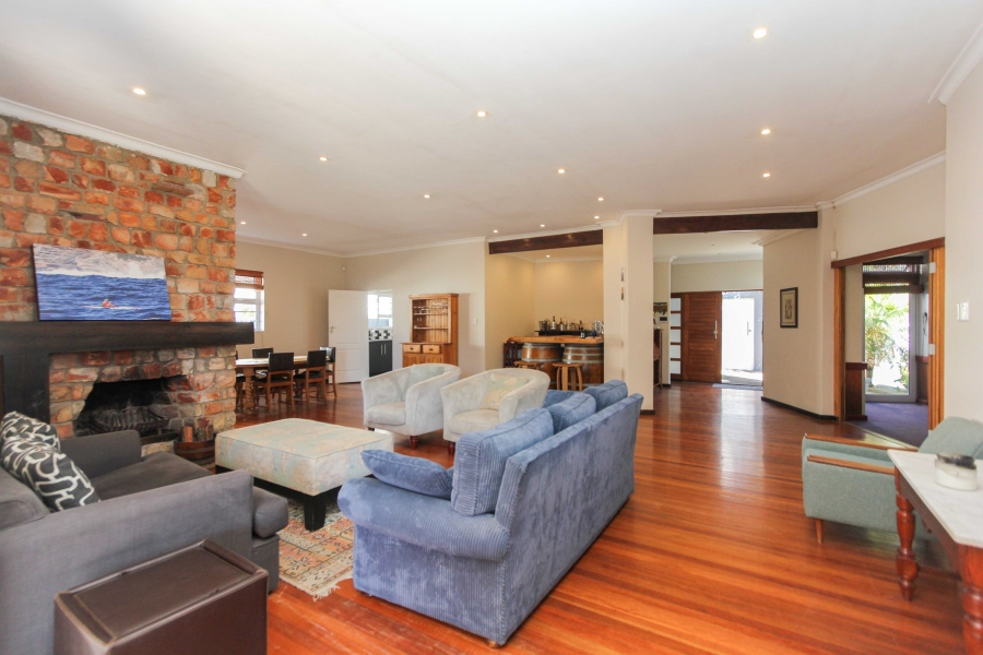 5 Bedroom Property for Sale in Summerstrand Eastern Cape